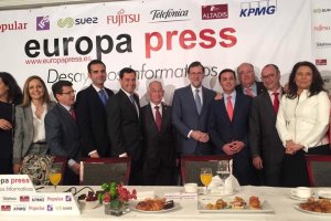 Imagen de los populares almerienses junto a Rajoy y Moreno.