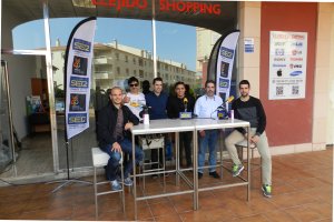 Invitados a la tertulia y miembros de elejidoshopping.es
