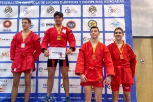 El deportista almeriense en lo más alto del podio.