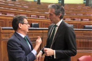 Mataría y De la Serna en el Congreso de los Diputados.