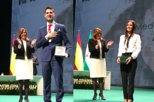 Ramón González e India Martínez durante la entrega de sus respectivas medallas.