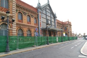 La estación ya tiene vallado y espera el arranque de las obras