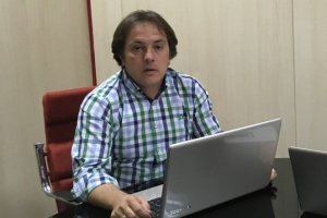 Andrés Fernández en su despacho.