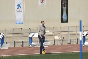 Lozano viendo el entrenamiento.