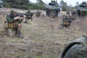 Ejercicio de la Legión Española y la Legión Extranjera francesa en Mailly-le-Camp (foto Ejército de Tierra)