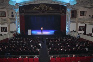 Mar Hernández llenó con su voz de la mejor música el Teatro Cervantes en la I Gala de COTECA.