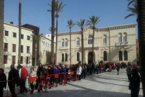 Colas para ver al Cristo de Medinaceli en la Catedral.