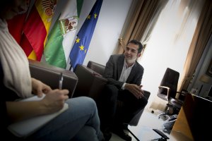 Ramón Fernández-Pacheco en su despacho en la Alcaldía de la capital almeriense.