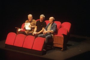 Tricicle, durante un momento de su espectáculo Hits, el pasado sábado en Roquetas.