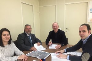 Firma del acuerdo de cesión de las carreteras.