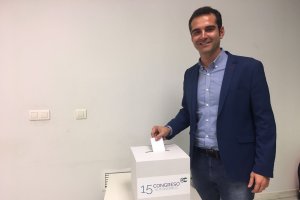 Ramón Fernández-Pacheco, votando.