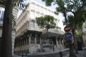 El edificio  actual de Correos, junto a la Plaza del Ecuador,  fue reconstruido en 1970.