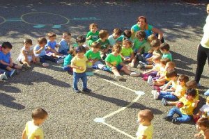 Amplias zonas de juegos y ajardinadas para los peques en la Escuela Infantil Virgen de Belén en Almería