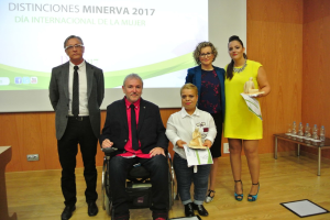 El presidente de Verdiblanca, Antonio Sánchez de Amo, con las Distinciones Minerva 2017.