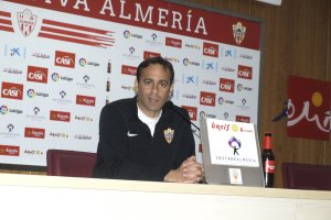 Fran en rueda de prensa.