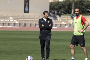 El míster con Borja Fernández.