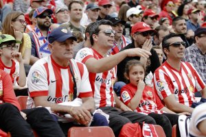 Aficionados rojiblancos.