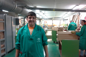 Ramón Giménez Ruiz en el taller de carpintería.