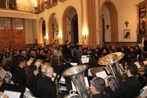Félix Ruiz González, director de la Banda Sinfónica de Huércal de Almería, dirigiendo la marchaganadora del IV Concurso Nacional de Composiciones de 