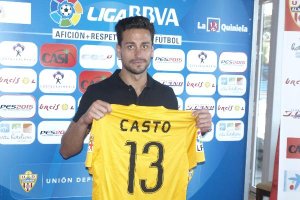 Casto el día que fue presentado como portero del Almería.