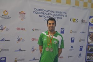 Tejada con sus dos nuevas medallas.