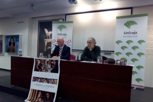 Fernando Trueba (derecha), ayer en el Centro Unicaja de Cultura.