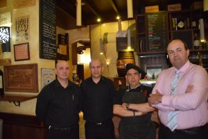 Francisco Morales con el equipo de Entrefinos que apuesta por una gran tapa.