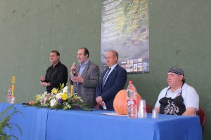 Francisco Menchón, Diputación?Provincial; el delegado de Agricultura, José Manuel Ortiz; el alcalde de Abrucena, Antonio Torres; y  Silvestre Torres.