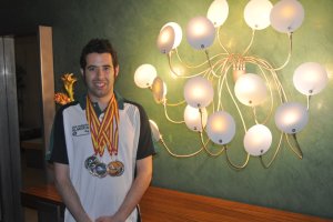 Tejada se sigue colgando medallas.