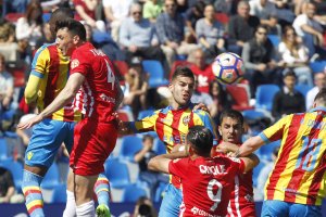 Una jugada del Levante-Almería.