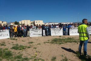 Los mensajes expuestos en la concentración pedían unidad, igualdad, paz y una buena convivencia en la Comarca y la provincia.