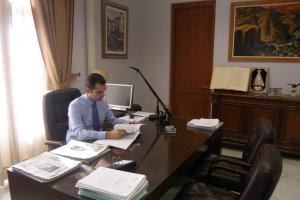 Ramón Fernández Pacheco en su despacho de alcaldía.