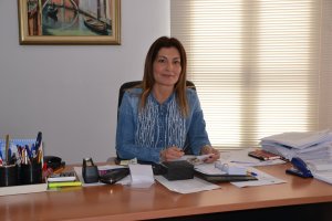 Mayte Fernández, concelal de Contratación y Patrimonio de Roquetas.