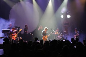 Pink Tones durante su actuación en el Teatro Cervantes de Almería. (Foto: Kuver)