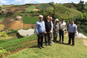 Una delegación de técnicos de la Cámara de Comercio ha visitó los extensos predios agrícolas colombianos que se abren a la inversión.
