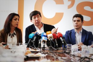 Marta Bosquet junto a Juan Marín, ayer.