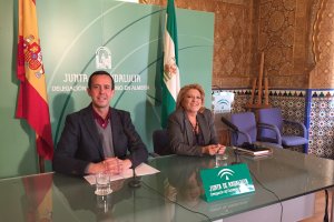 El delegado de Igualdad, José María Martín y la jefa del Servicio de Valoración de la Dependencia,  María García Cara.