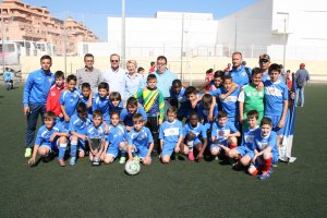 Equipos alevín y benjamín de la Escuela roquetera.