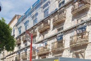 Calle Juez cortada por las obras de la Plaza Vieja