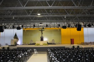 Vista del altar de la beatificación de los Mártires de Almería.