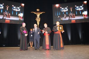 El obispo González Montes, Gabriel Amat, alcalde; Ángelo Amato y Ricardo Blázquez, cardenales.
