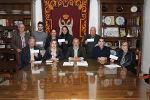 Entrega de las subvenciones a cofradías y hermandades por el consistorio.