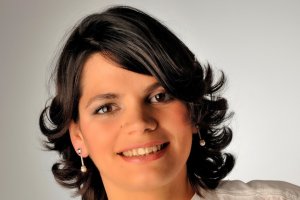 Odile Fernández presenta hoy su último libro en el Cine Regio de Vera.