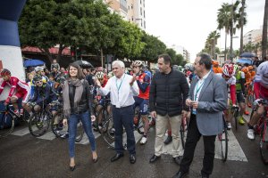 Muñoz, en la salida de la XXX Clásica Ciclista de Almería.