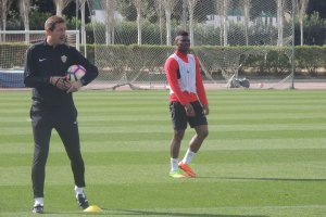 Ramis con Kalu Uche en el entrenamiento de este lunes.