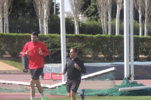 Javi Álamo con el doctor Pablo Berenguel.