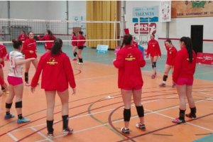 Las almerienses en el calentamiento.