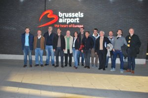 Los miembros de la Mesa del Tren, a su llegada al aeropuerto de Bruselas