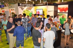 Visitantes en Infoagro Exhibition se agrupan en torno al stand de Hortamar.