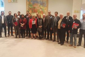 Miembros de la Mesa del Tren con técnicos y la vicepresidenta de la Comisión de Agricultura del PE, Clara Aguilera